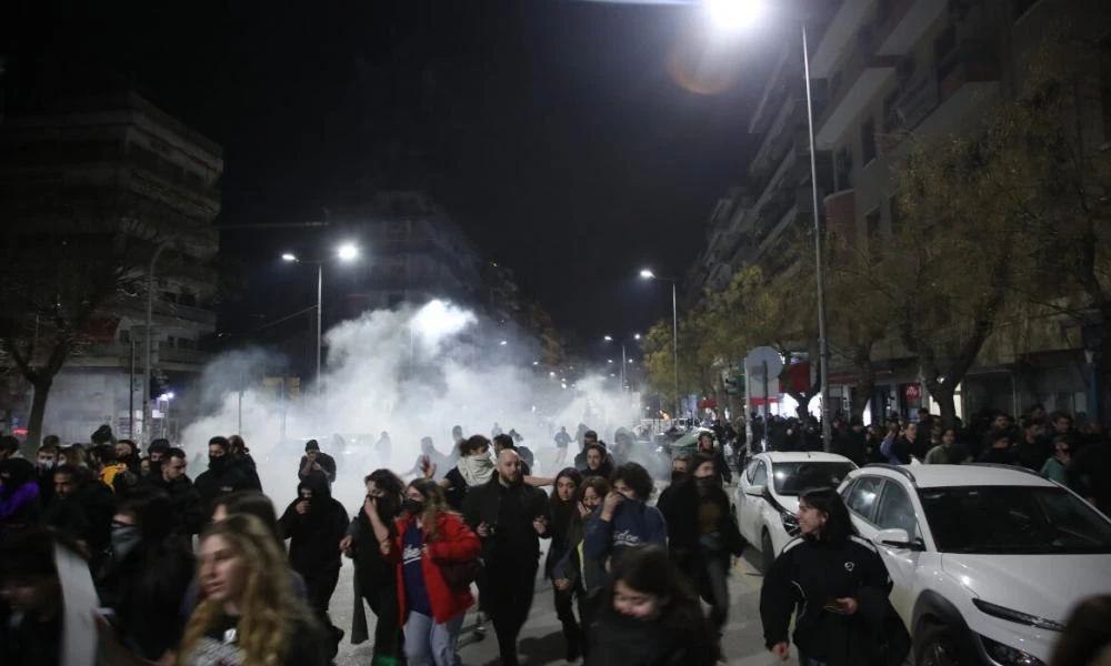 Ένταση στη Θεσσαλονίκη μετά το συλλαλητήριο για τα Τέμπη (βίντεο)